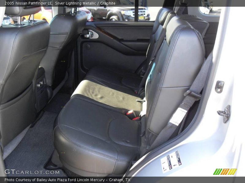 Silver Lightning Metallic / Graphite 2005 Nissan Pathfinder LE