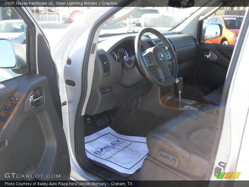 Silver Lightning Metallic / Graphite 2005 Nissan Pathfinder LE