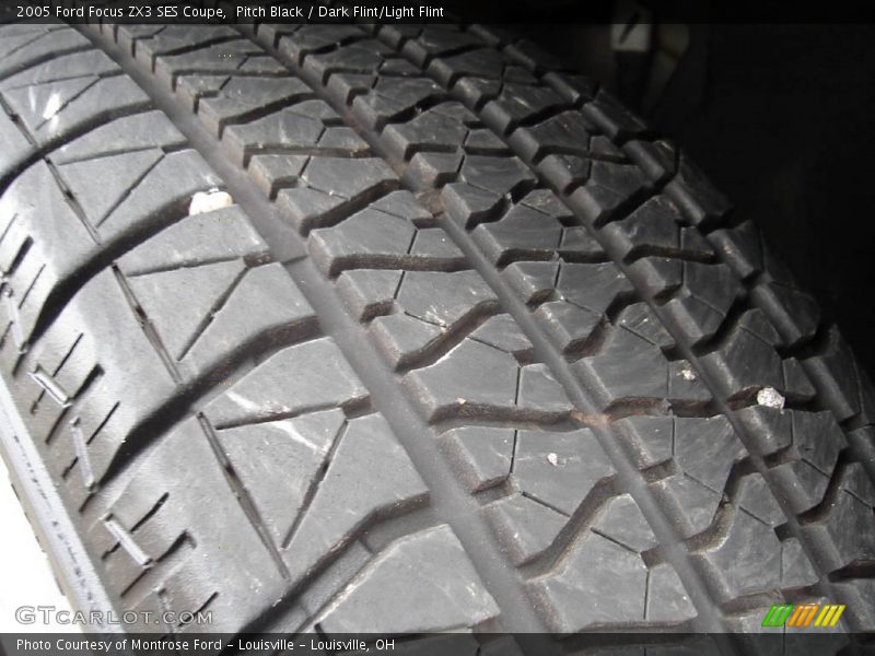 Pitch Black / Dark Flint/Light Flint 2005 Ford Focus ZX3 SES Coupe