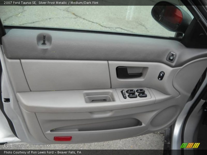 Silver Frost Metallic / Medium/Dark Flint 2007 Ford Taurus SE