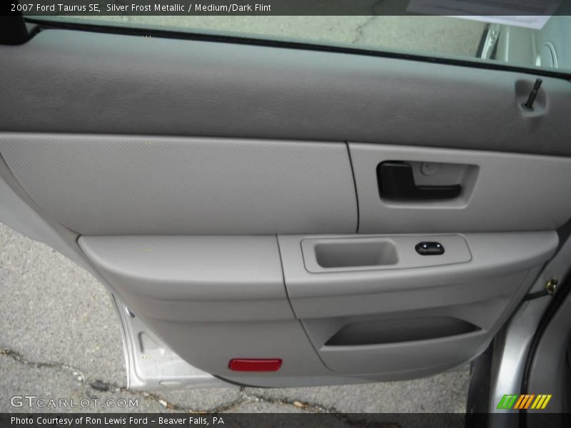 Silver Frost Metallic / Medium/Dark Flint 2007 Ford Taurus SE