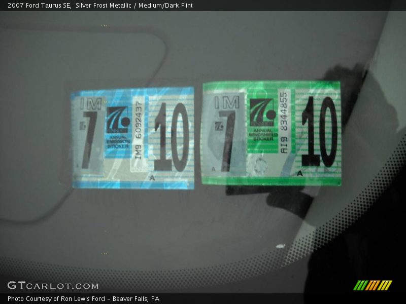 Silver Frost Metallic / Medium/Dark Flint 2007 Ford Taurus SE
