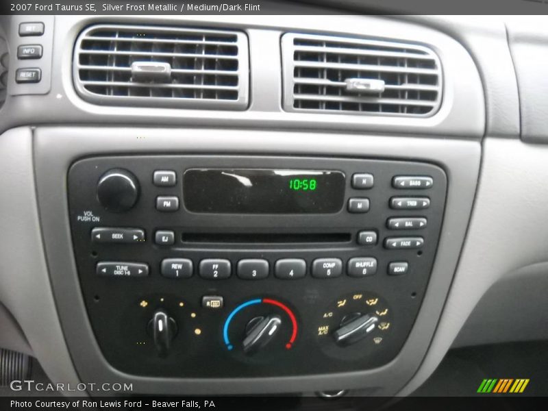 Silver Frost Metallic / Medium/Dark Flint 2007 Ford Taurus SE