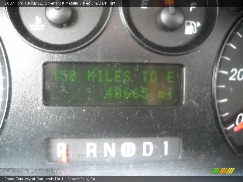 Silver Frost Metallic / Medium/Dark Flint 2007 Ford Taurus SE
