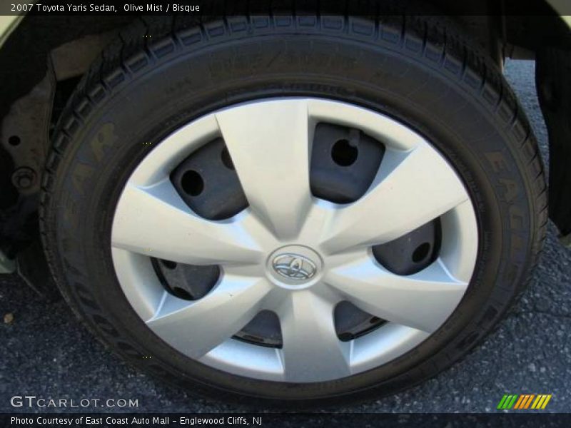 Olive Mist / Bisque 2007 Toyota Yaris Sedan