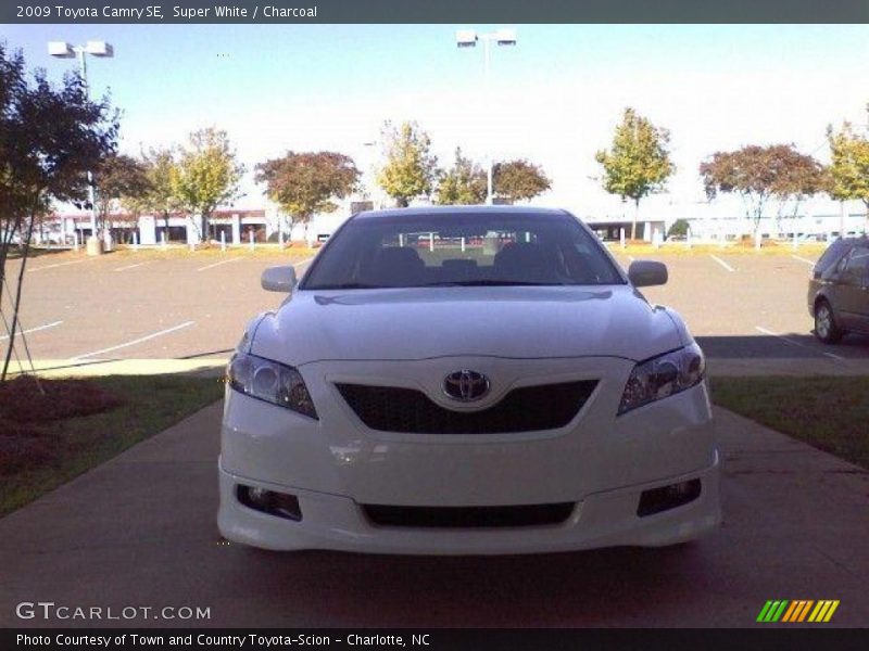 Super White / Charcoal 2009 Toyota Camry SE