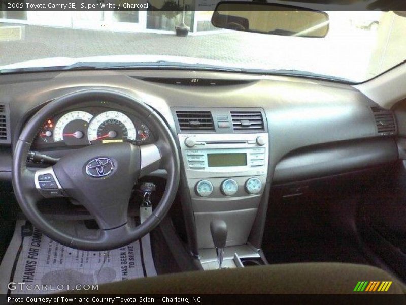 Super White / Charcoal 2009 Toyota Camry SE