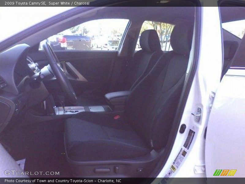 Super White / Charcoal 2009 Toyota Camry SE