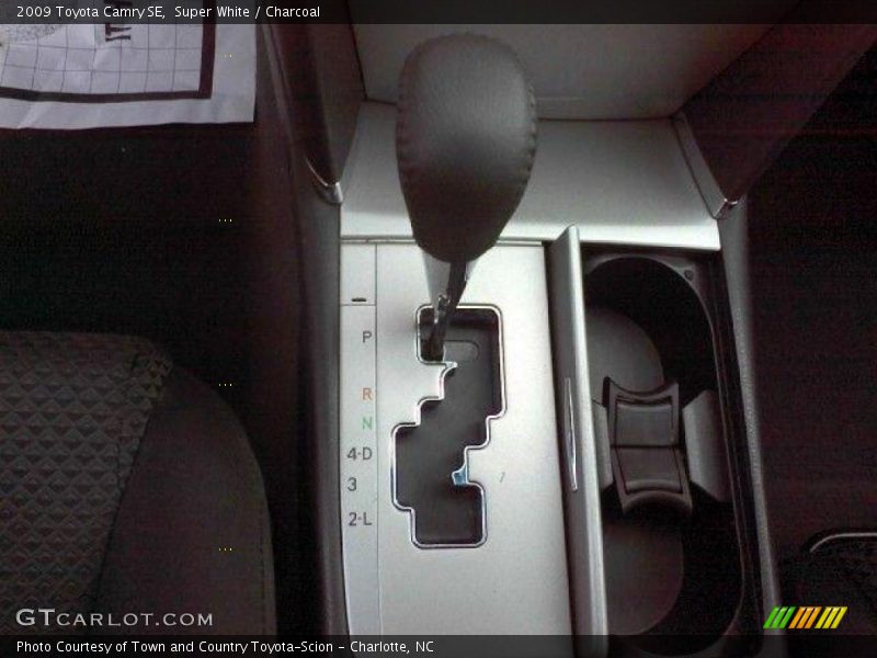 Super White / Charcoal 2009 Toyota Camry SE