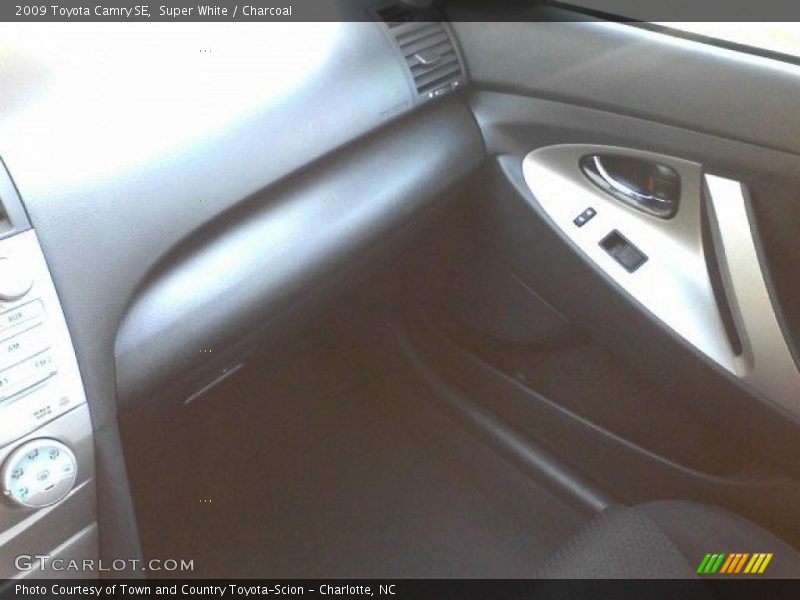 Super White / Charcoal 2009 Toyota Camry SE