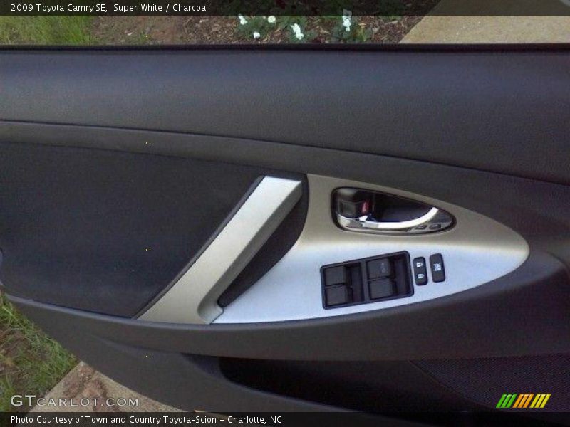Super White / Charcoal 2009 Toyota Camry SE