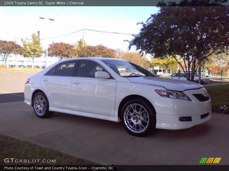 Super White / Charcoal 2009 Toyota Camry SE