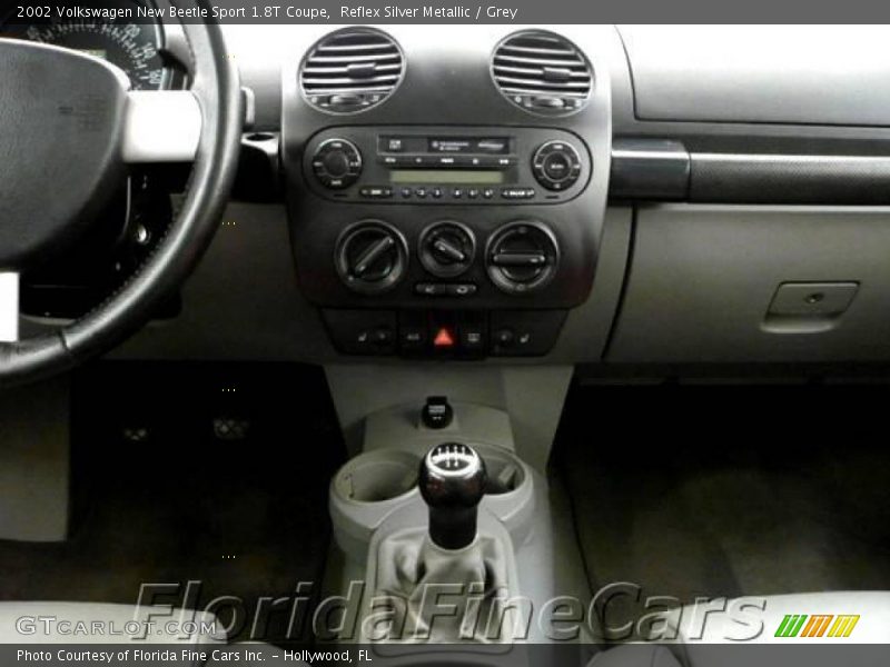 Reflex Silver Metallic / Grey 2002 Volkswagen New Beetle Sport 1.8T Coupe