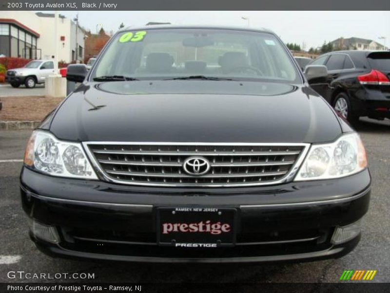 Black / Ivory 2003 Toyota Avalon XLS