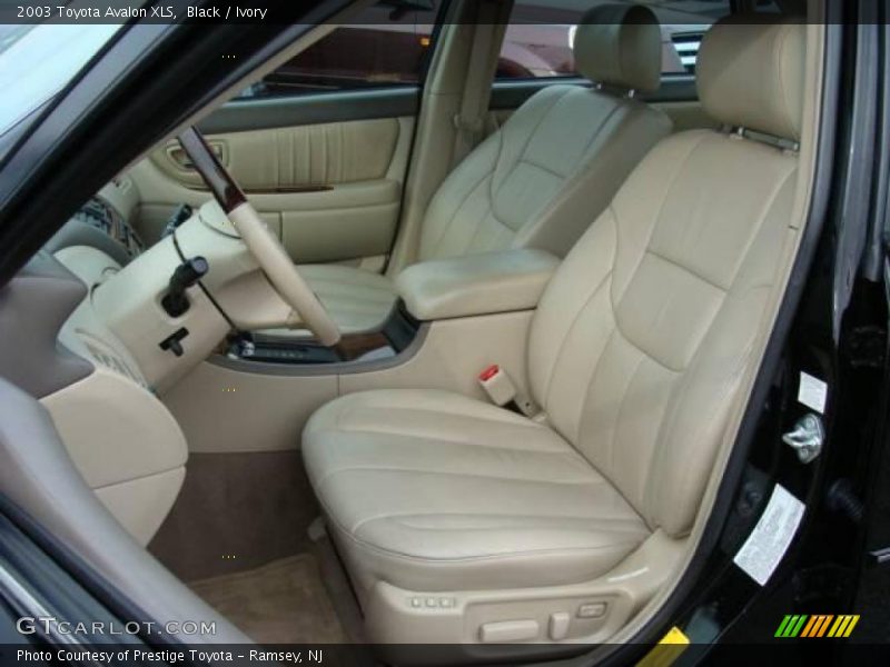 Black / Ivory 2003 Toyota Avalon XLS