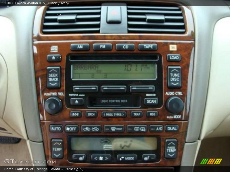 Black / Ivory 2003 Toyota Avalon XLS