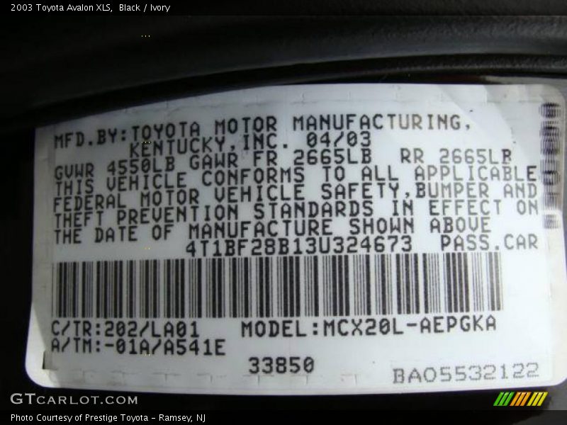 Black / Ivory 2003 Toyota Avalon XLS