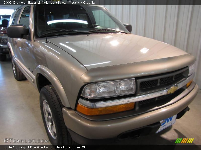 Light Pewter Metallic / Graphite 2002 Chevrolet Blazer LS 4x4