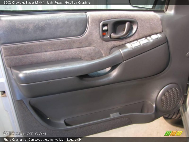Light Pewter Metallic / Graphite 2002 Chevrolet Blazer LS 4x4