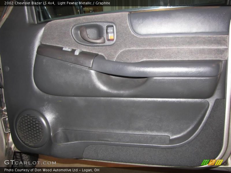 Light Pewter Metallic / Graphite 2002 Chevrolet Blazer LS 4x4