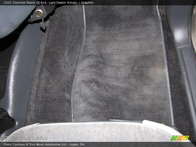 Light Pewter Metallic / Graphite 2002 Chevrolet Blazer LS 4x4
