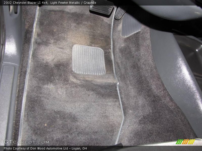 Light Pewter Metallic / Graphite 2002 Chevrolet Blazer LS 4x4