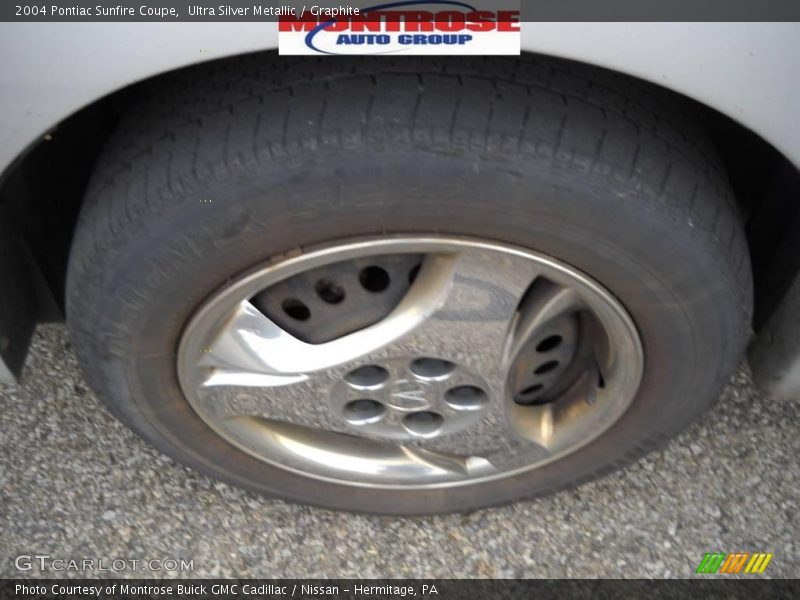 Ultra Silver Metallic / Graphite 2004 Pontiac Sunfire Coupe