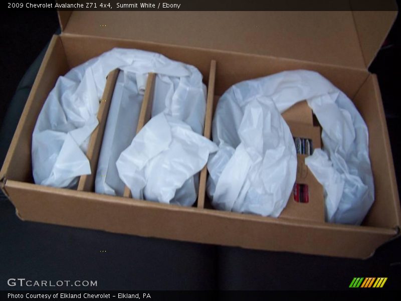 Summit White / Ebony 2009 Chevrolet Avalanche Z71 4x4