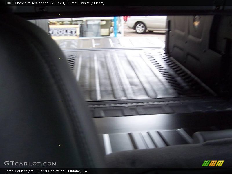 Summit White / Ebony 2009 Chevrolet Avalanche Z71 4x4