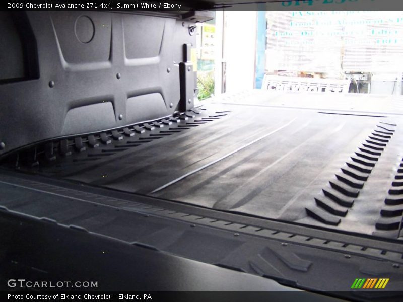 Summit White / Ebony 2009 Chevrolet Avalanche Z71 4x4
