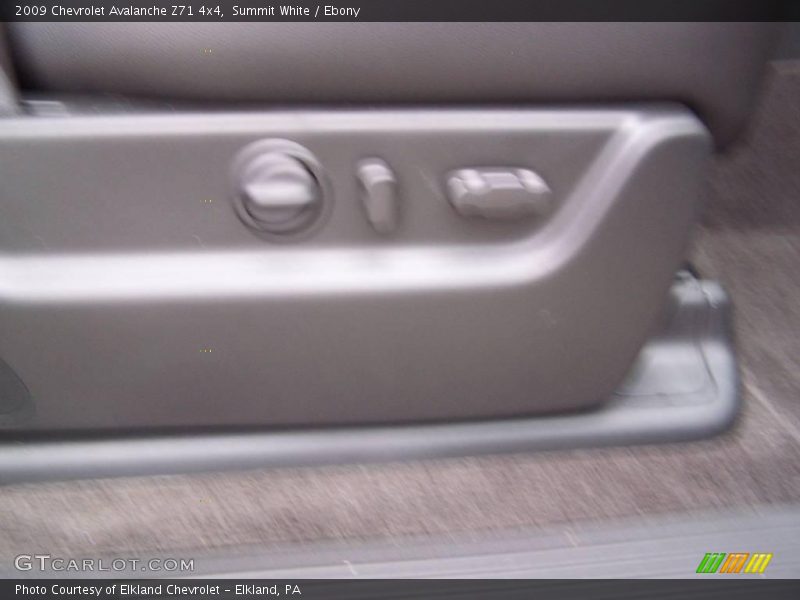 Summit White / Ebony 2009 Chevrolet Avalanche Z71 4x4