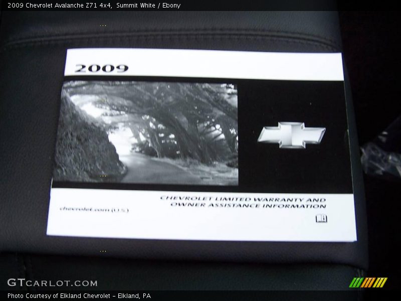 Summit White / Ebony 2009 Chevrolet Avalanche Z71 4x4