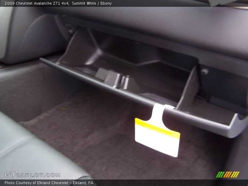 Summit White / Ebony 2009 Chevrolet Avalanche Z71 4x4