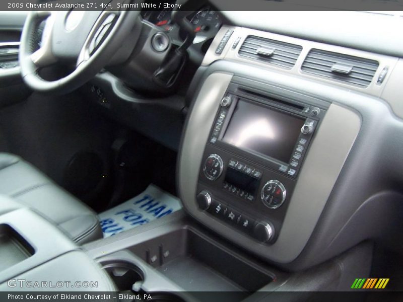 Summit White / Ebony 2009 Chevrolet Avalanche Z71 4x4
