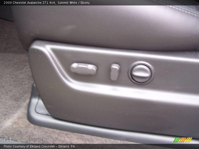 Summit White / Ebony 2009 Chevrolet Avalanche Z71 4x4