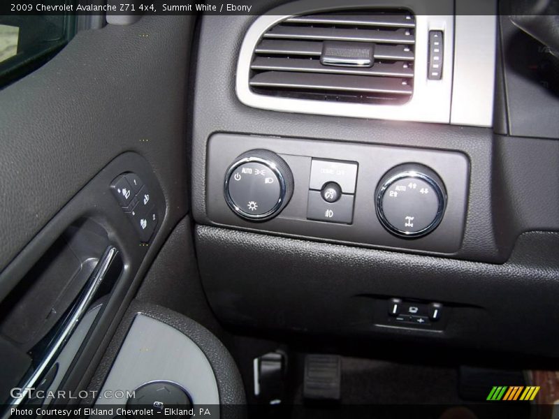 Summit White / Ebony 2009 Chevrolet Avalanche Z71 4x4