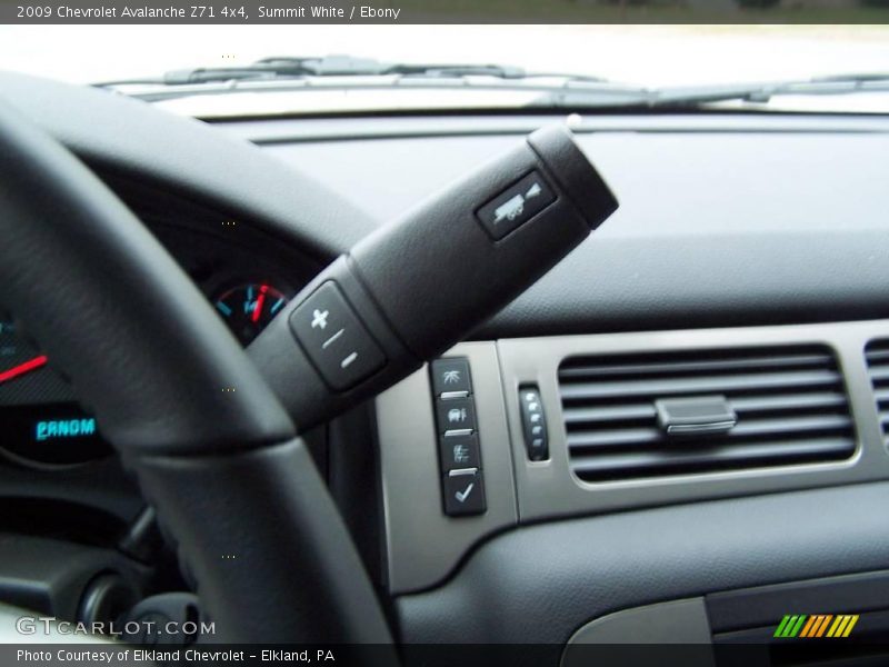 Summit White / Ebony 2009 Chevrolet Avalanche Z71 4x4