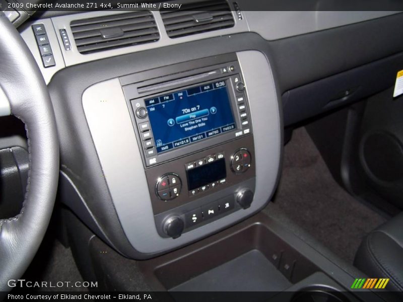 Summit White / Ebony 2009 Chevrolet Avalanche Z71 4x4
