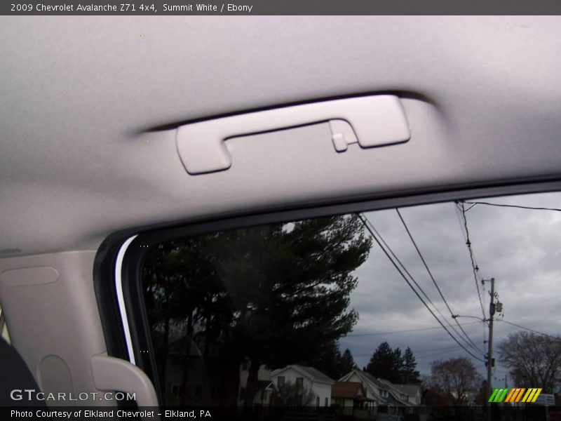 Summit White / Ebony 2009 Chevrolet Avalanche Z71 4x4