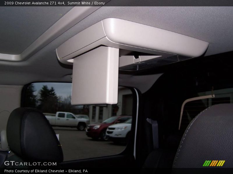 Summit White / Ebony 2009 Chevrolet Avalanche Z71 4x4