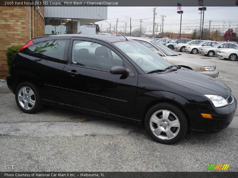 Pitch Black / Charcoal/Charcoal 2005 Ford Focus ZX3 SES Coupe