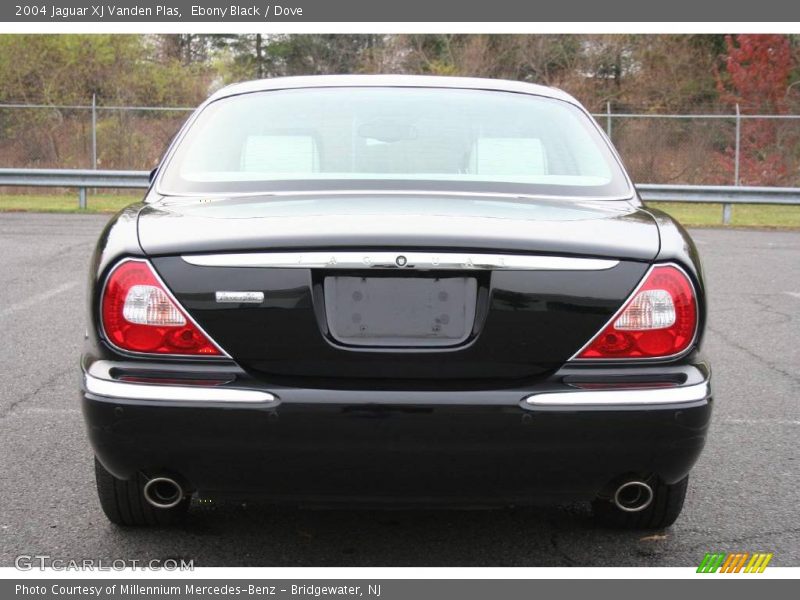 Ebony Black / Dove 2004 Jaguar XJ Vanden Plas
