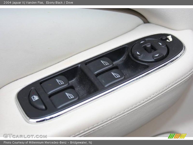 Ebony Black / Dove 2004 Jaguar XJ Vanden Plas