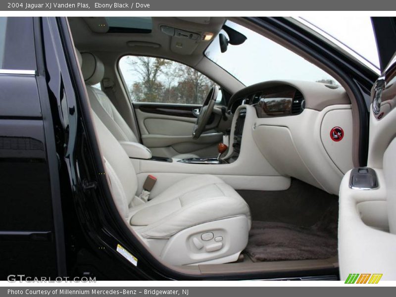 Ebony Black / Dove 2004 Jaguar XJ Vanden Plas
