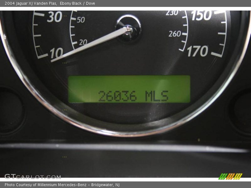 Ebony Black / Dove 2004 Jaguar XJ Vanden Plas