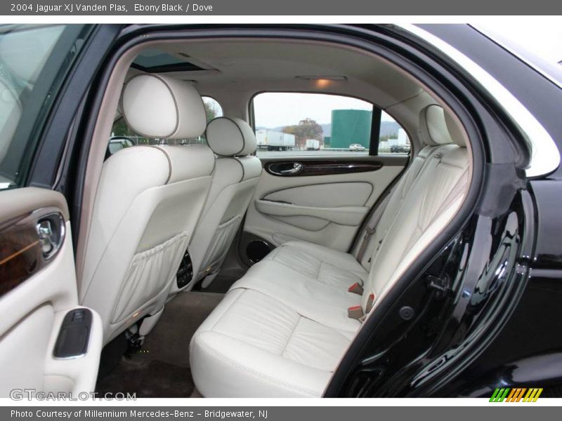 Ebony Black / Dove 2004 Jaguar XJ Vanden Plas