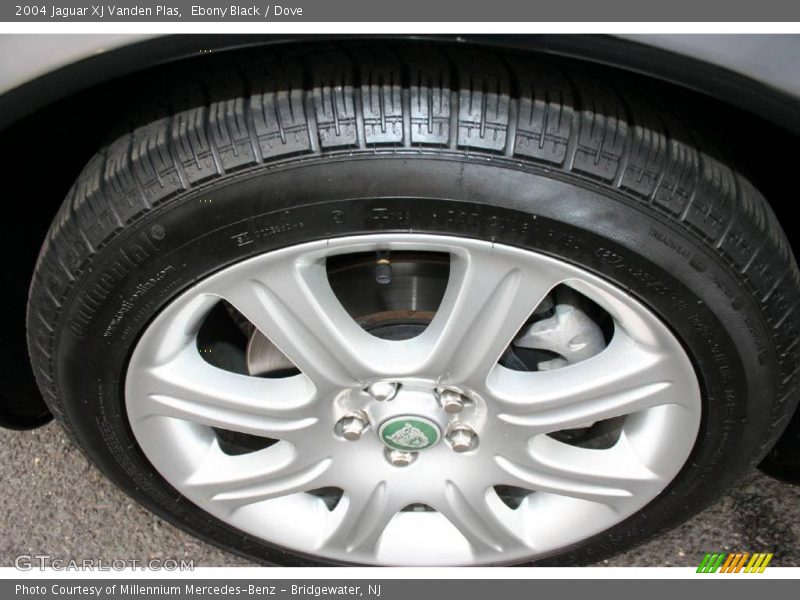 Ebony Black / Dove 2004 Jaguar XJ Vanden Plas