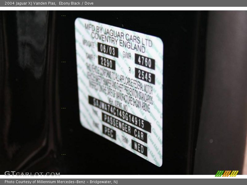 Ebony Black / Dove 2004 Jaguar XJ Vanden Plas