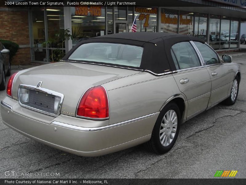 Pueblo Gold Metallic / Light Parchment 2004 Lincoln Town Car Signature