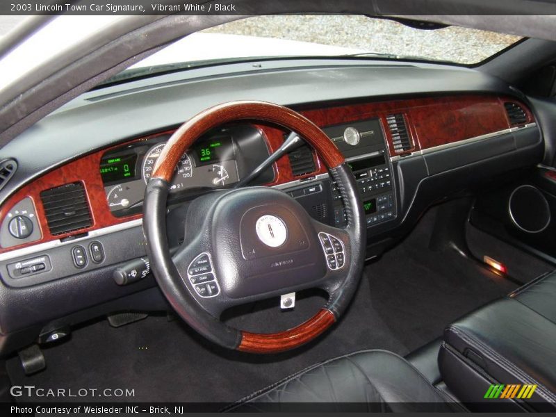 Vibrant White / Black 2003 Lincoln Town Car Signature